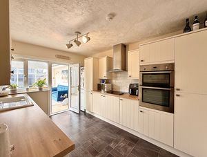 Photo 9- click for photo gallery